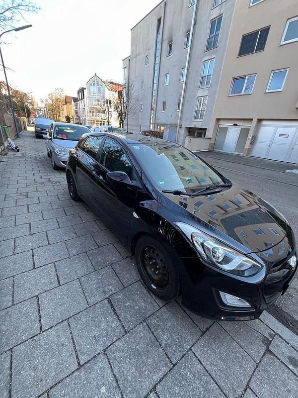 Schwarz Gebraucht 2014 Hyundai i30 Kombi | 8.100 € (Teuer) - Bild 1/4