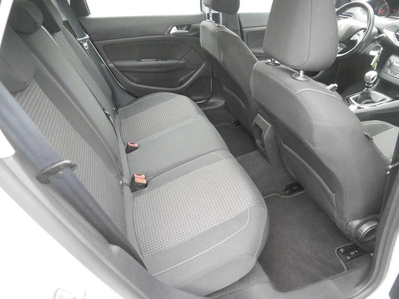 Gebraucht Peugeot 308 SW Active 131 PS (96 kW) 2018 Weiss Kombi