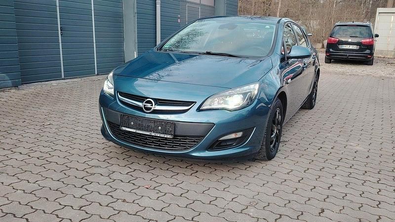 Gebraucht Opel Astra 140 PS (102 kW) 2013 Blau Limousine