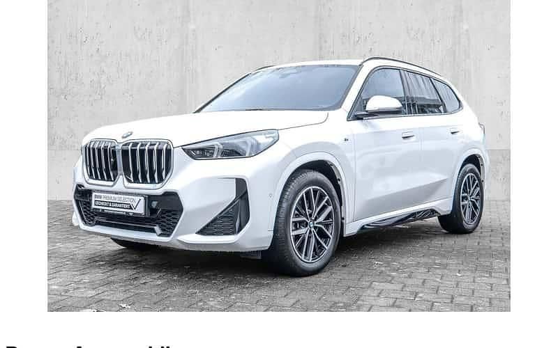 Weiß Gebraucht 2024 BMW X1 Luxury Line SUV | 38.495 € (Fairer Preis) - Bild 1/4