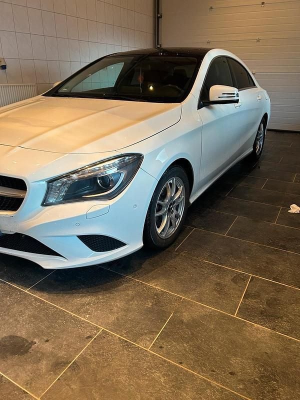 Gebraucht Mercedes CLA180 122 PS (89 kW) 2015 Weiß Limousine