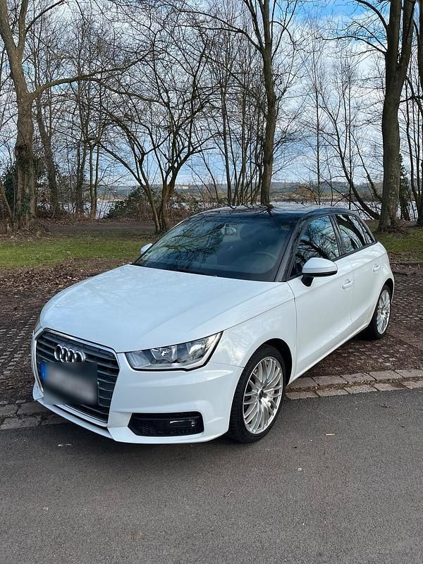 Weiß Gebraucht 2015 Audi A1 Sportback Kleinwagen | 8.900 € (Guter Preis) - Bild 1/4