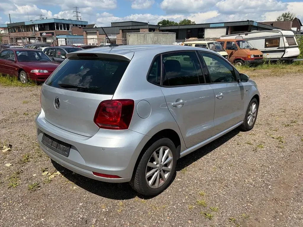 Gebraucht VW Polo LOUNGE 90 PS (66 kW) 2015 Silber Limousine