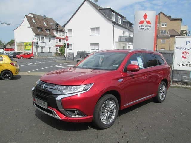 Dynamikrot (metallic) Gebraucht 2021 Mitsubishi Outlander P-HEV Spirit SUV | 23.900 € (Fairer Preis) - Bild 1/4