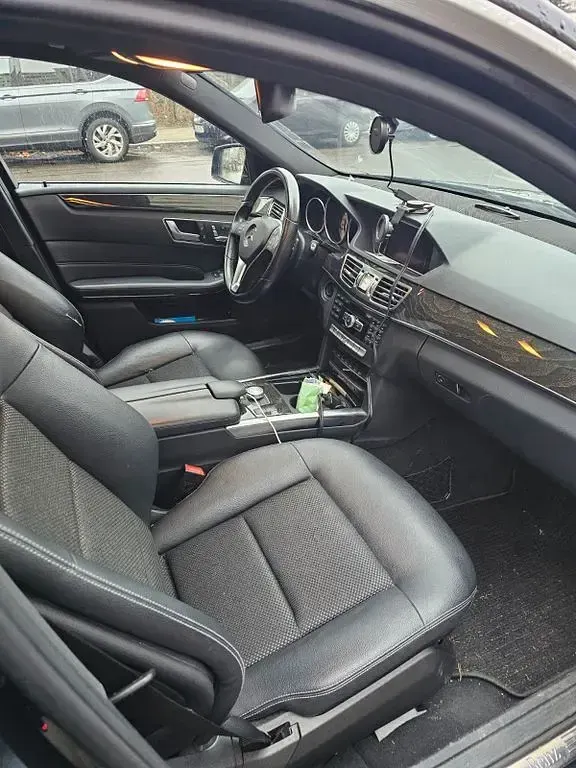 Gebraucht Mercedes E350 Avantgarde 252 PS (185 kW) 2013 Schwarz Limousine