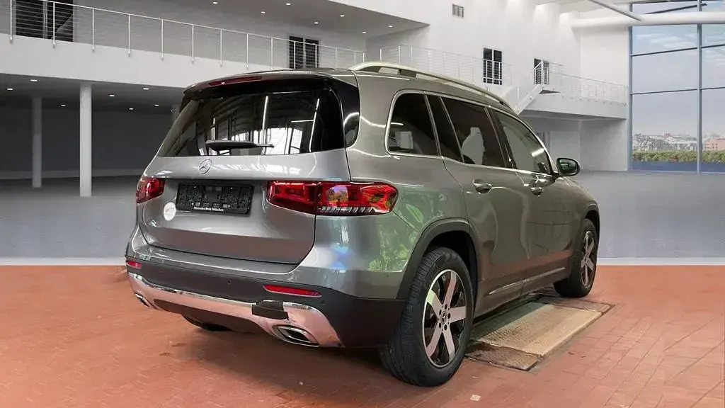 Gebraucht Mercedes GLB200 163 PS (119 kW) 2022 Grau SUV