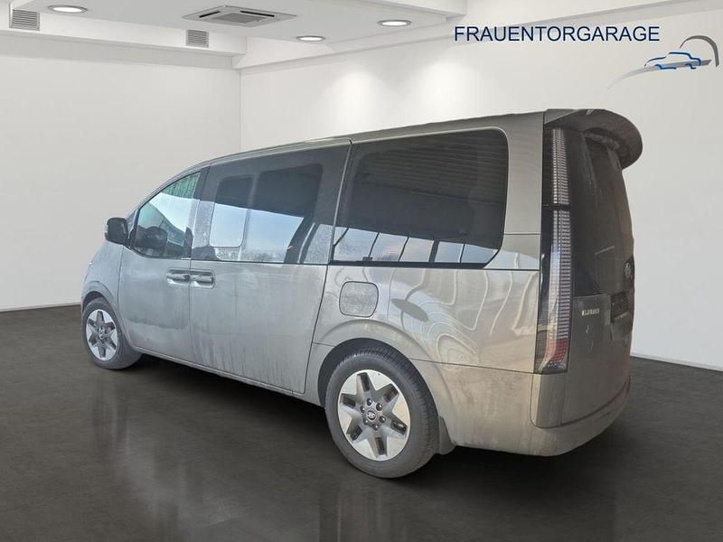 Gebraucht Hyundai Staria Prime 177 PS (130 kW) 2024 Olivine Van / Kleinbus