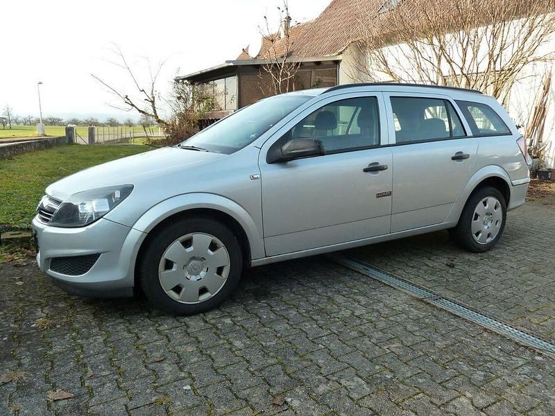 Silber Gebraucht 2010 Opel Astra Limousine | 1.790 € (Superpreis) - Bild 1/4