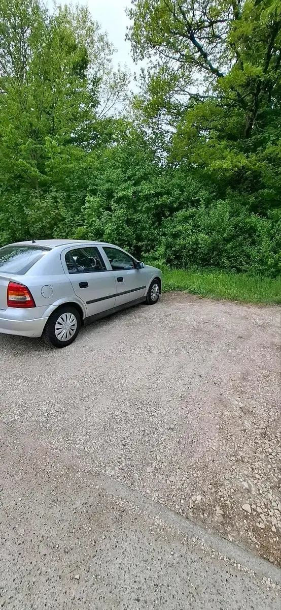 Używany Opel Astra 101 KM (74 kW) 2002 Srebrny Sedan/Limuzyna
