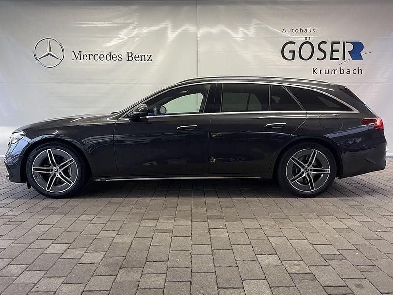 Grau Gebraucht 2024 Mercedes E300 AMG line Limousine | 53.490 € (Superpreis) - Bild 1/4