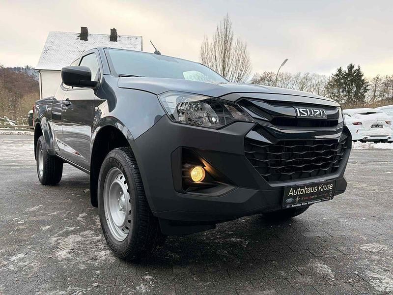 Neu Isuzu D-Max 163 PS (119 kW) 2026 Grau SUV