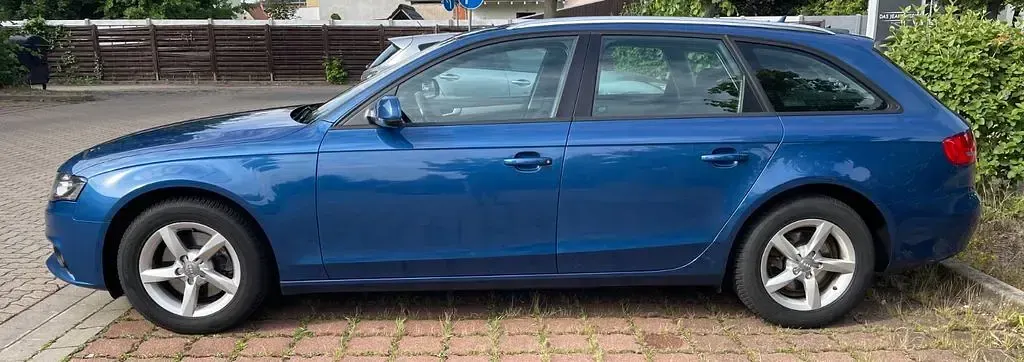 Gebraucht Audi A4 Ambiente 120 PS (88 kW) 2011 Blau Kombi