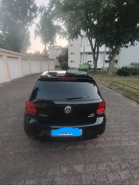 Gebraucht VW Polo LOUNGE 90 PS (66 kW) 2016 Schwarz Limousine