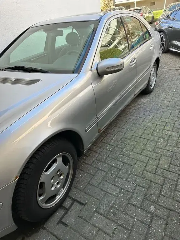 Gebraucht Mercedes C180 Elegance 143 PS (105 kW) 2004 Silber Limousine