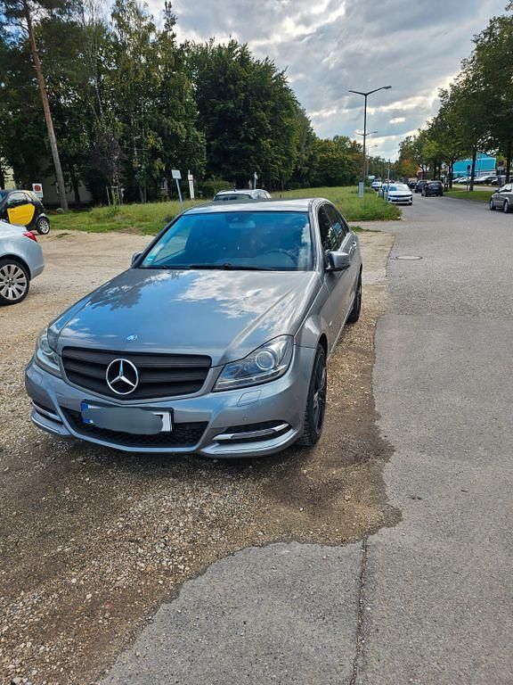 Grau Gebraucht 2011 Mercedes C220 Avantgarde Limousine | 8.000 € (Guter Preis) - Bild 1/4