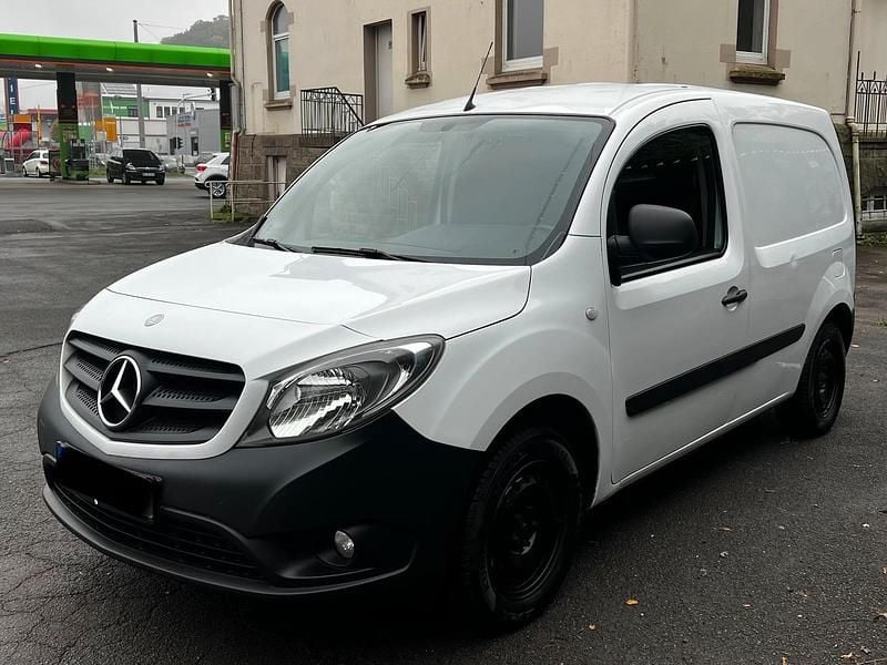 Weiß Gebraucht 2013 Mercedes Citan 108 Van / Kleinbus | 4.850 € (Etwas zu teuer) - Bild 1/4
