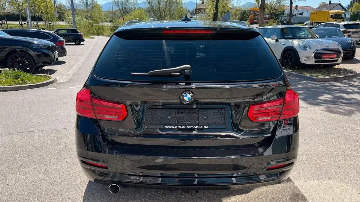 Gebraucht BMW 316 Advantage 116 PS (85 kW) 2018 Black sapphire metallic Kombi