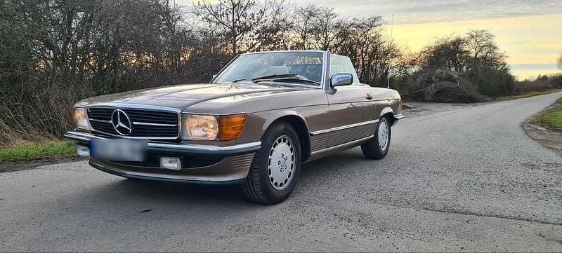 Braun Gebraucht 1987 Mercedes SL300 Cabrio | 44.900 € - Bild 1/4