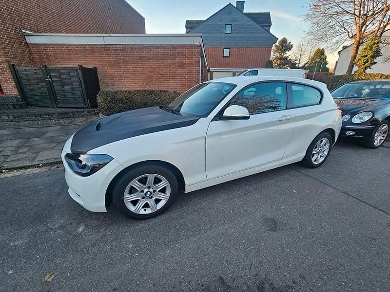 Weiß Gebraucht 2012 BMW 114 Basis Kleinwagen | 7.500 € (Guter Preis) - Bild 1/4