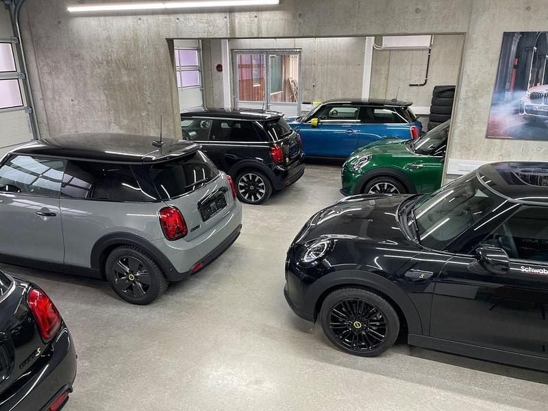 Gebraucht Mini Cooper SE 135 kW (184 PS) 2023 Schwarz Kleinwagen