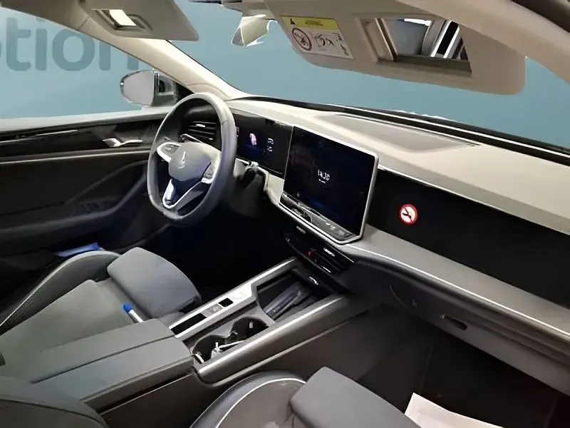 Gebraucht VW Passat 204 PS (150 kW) 2025 Grau Kombi