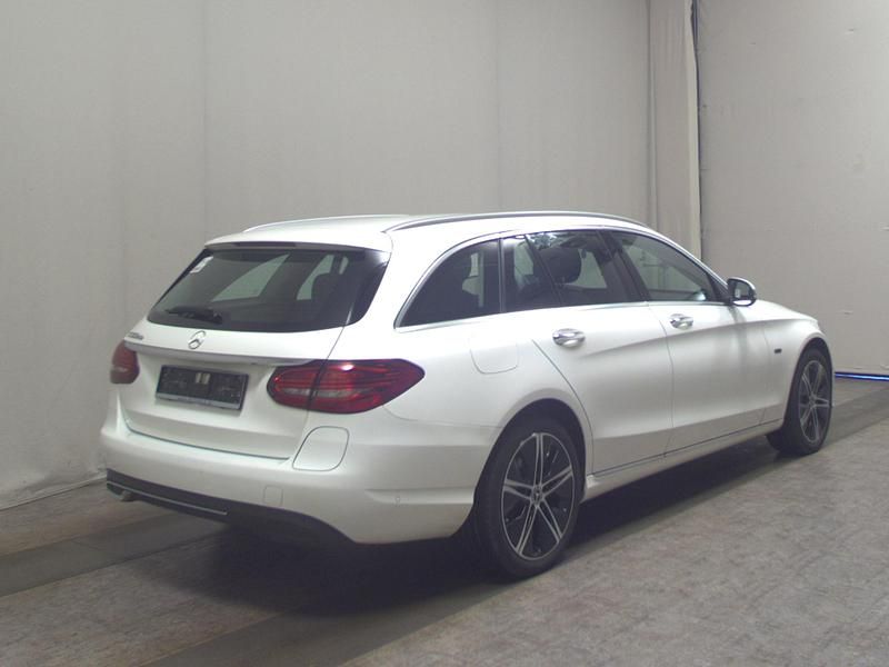 Gebraucht Mercedes C300e Avantgarde 306 PS (225 kW) 2020 Polarweiss Limousine