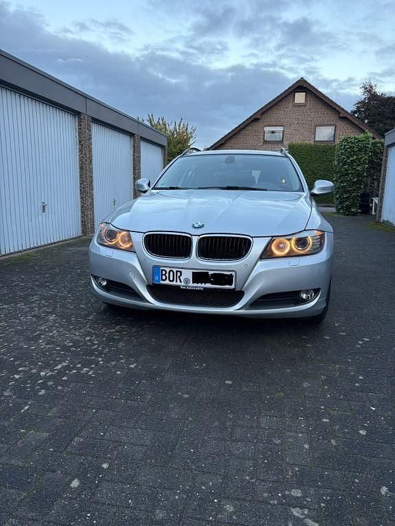 Second-hand BMW 318 143 CP (105 kW) 2009 Argintiu Break