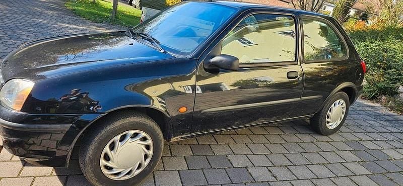 Gebraucht Mazda 121 Basis 50 PS (36 kW) 2001 Schwarz Limousine