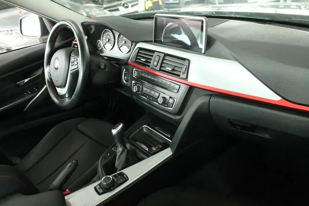 Gebraucht BMW 320 Sport Line 184 PS (135 kW) 2012 Schwarz Limousine