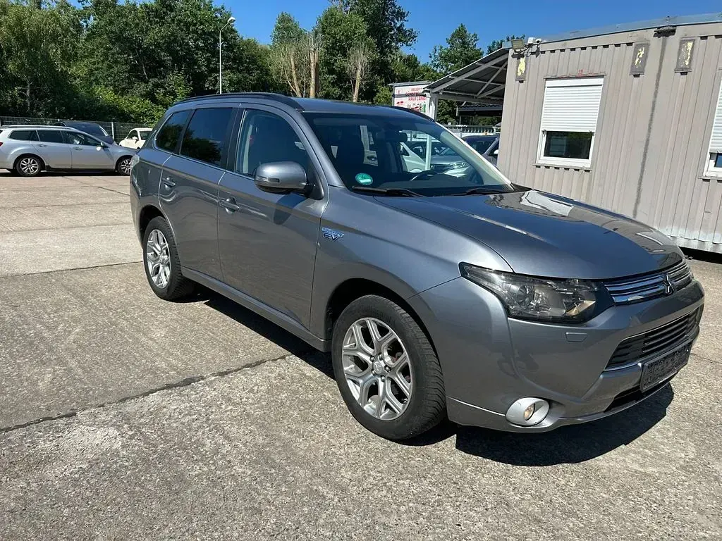 Gebraucht Mitsubishi Outlander P-HEV Plus 121 PS (88 kW) 2015 Grau SUV