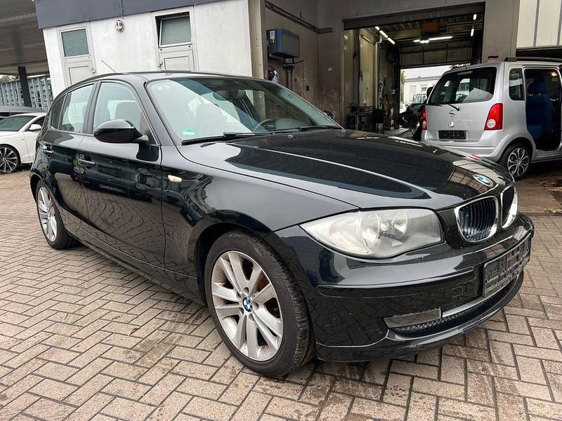 Gebraucht BMW 116 122 PS (89 kW) 2008 Schwarz Kleinwagen
