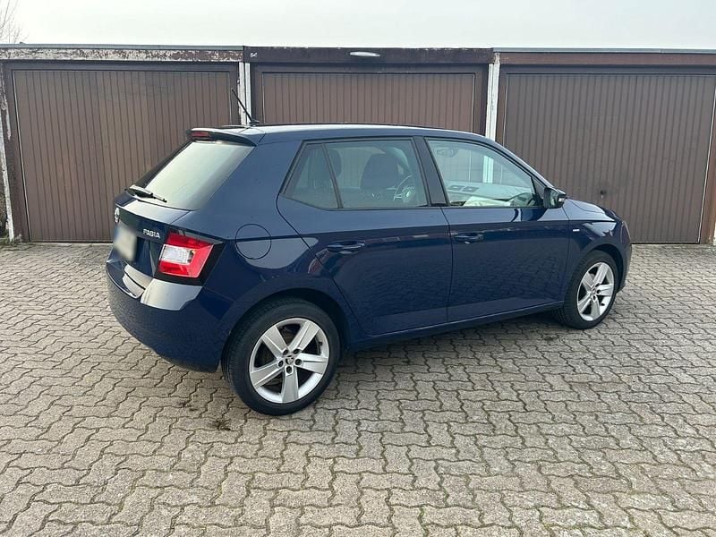 Gebraucht Skoda Fabia Drive 60 PS (44 kW) 2017 Blau Kleinwagen