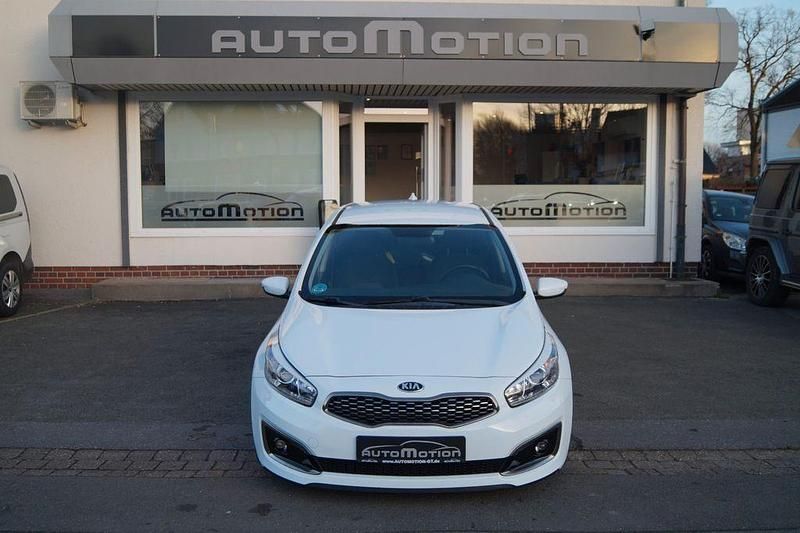 Gebraucht Kia Ceed DREAM-TEAM Edition 135 PS (99 kW) 2018 Weiß Kleinwagen