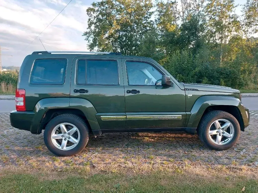 Gebraucht Jeep Cherokee 205 PS (150 kW) 2009 Grün SUV