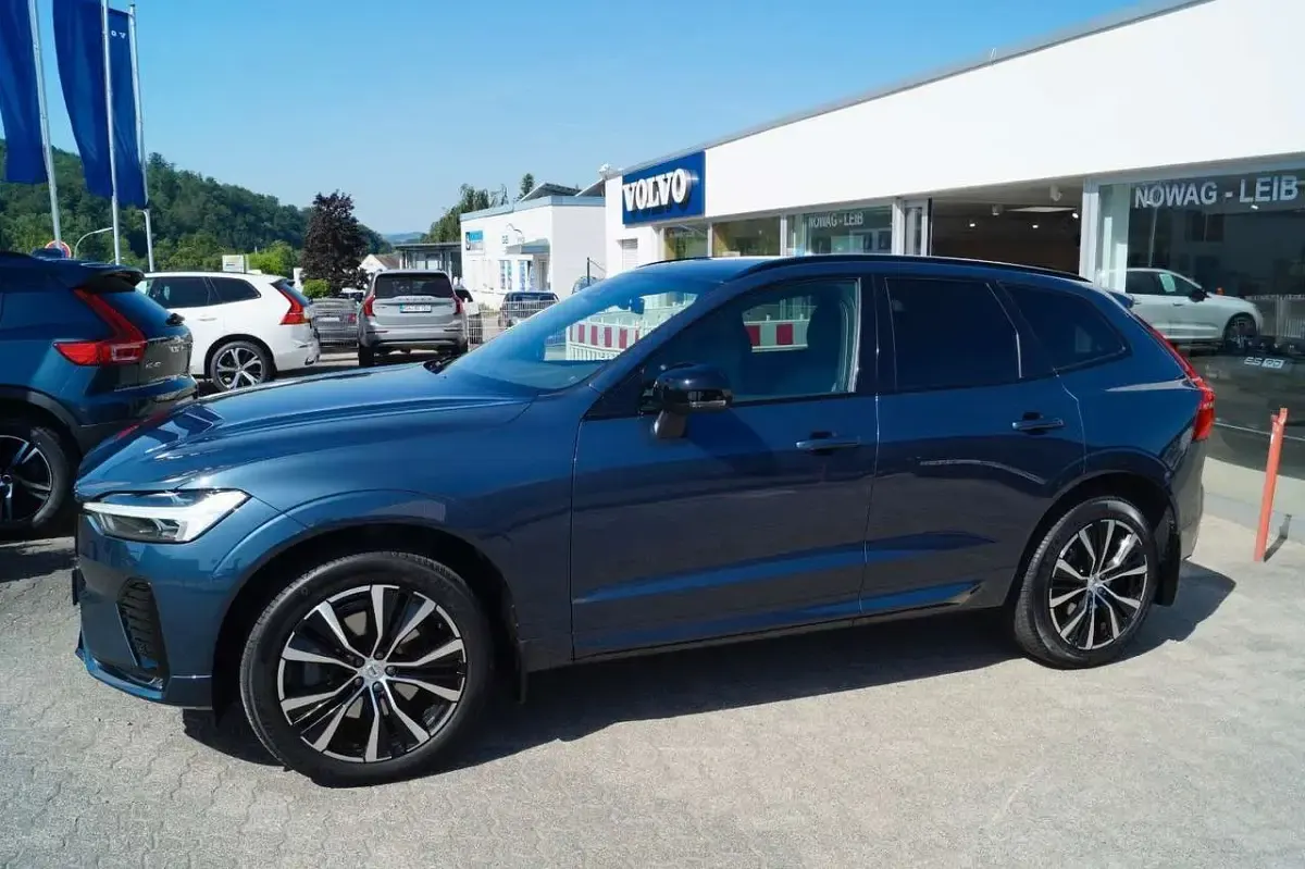 Gebraucht Volvo XC60 Plus 197 PS (144 kW) 2023 Blau SUV