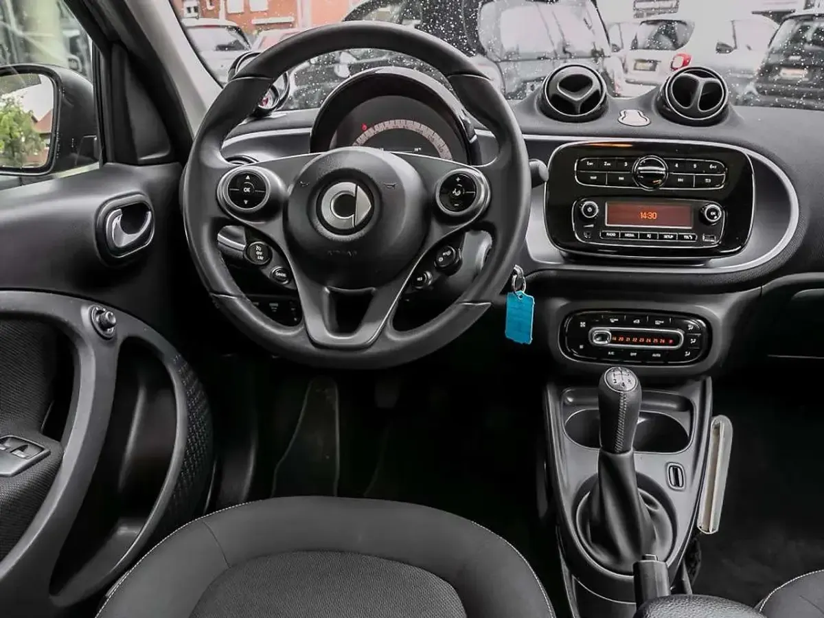 Używany Smart ForFour 71 KM (52 kW) 2019 Czarny Hatchback