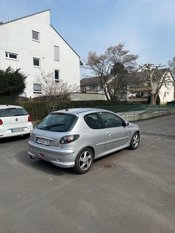 Gebraucht Peugeot 206 88 PS (64 kW) 2004 Silber Kleinwagen
