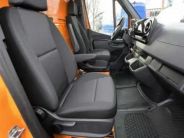 Używany Mercedes Sprinter 170 KM (125 kW) 2026 Pomarańczowy Van