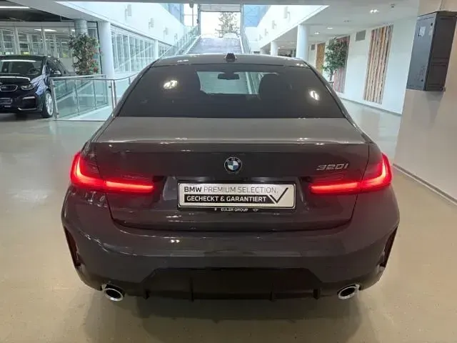 Gebraucht BMW 320 Performance 184 PS (135 kW) 2025 Grau Limousine