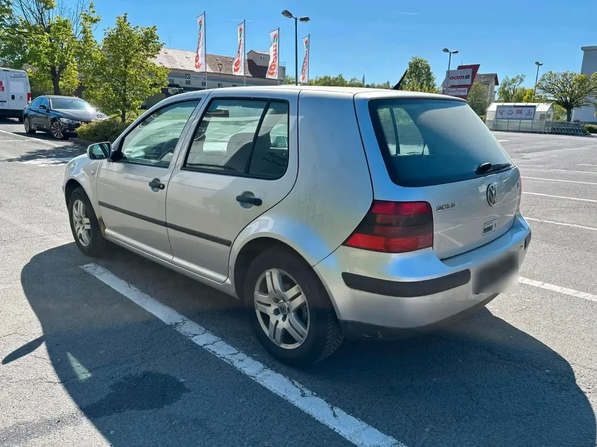 Second-hand VW Golf IV 101 CP (74 kW) 2002 Gri Berlinǎ