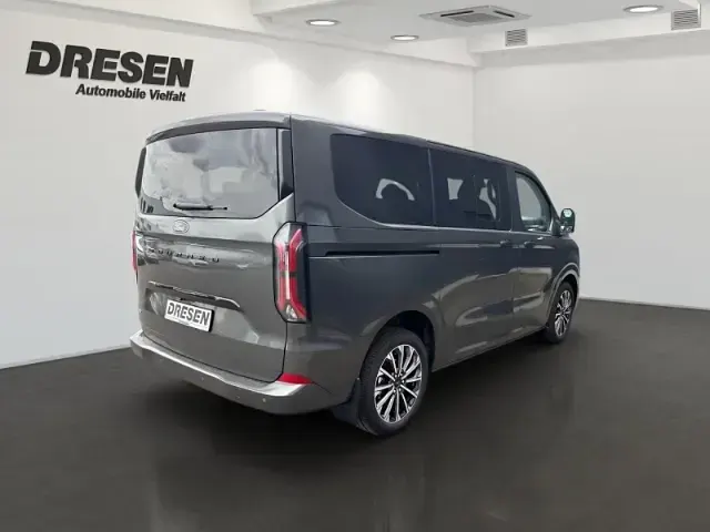 Neu Ford Tourneo Custom Titanium X 232 PS (170 kW) 2026 Magneticgrau (metallic) Van