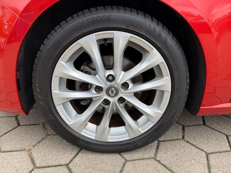 Gebraucht Renault Mégane IV Intens 132 PS (97 kW) 2016 Rot Limousine