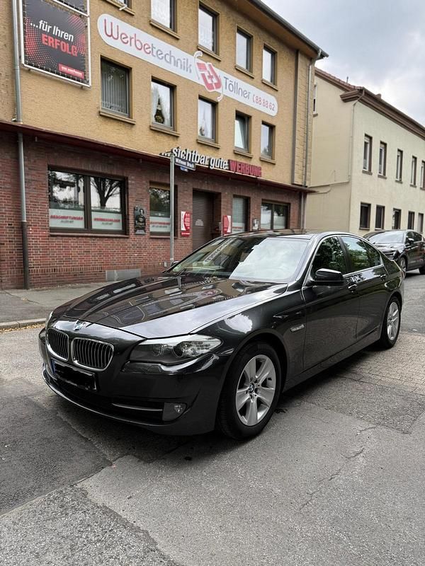 Grau Gebraucht 2010 BMW 523 Limousine | 10.000 € (Guter Preis) - Bild 1/4