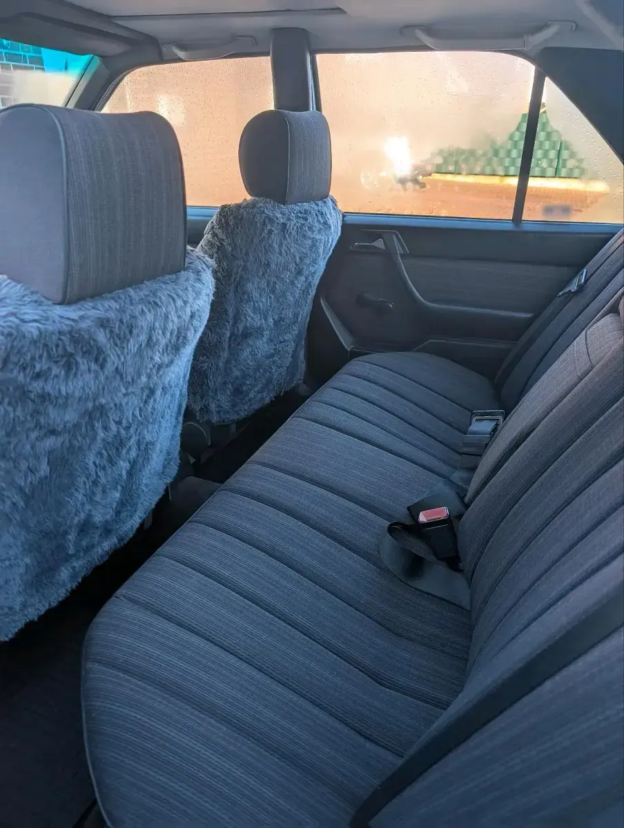 Gebraucht Mercedes E230 132 PS (97 kW) 1989 Silber Limousine