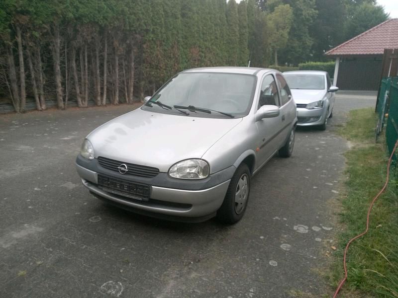Grau Gebraucht 1998 Opel Corsa Eco Kleinwagen | 980 € (Fairer Preis) - Bild 1/4