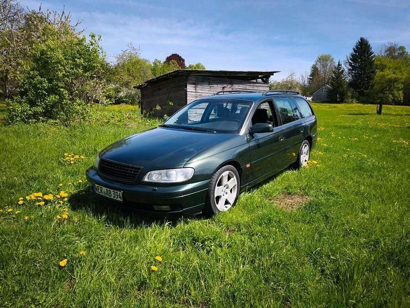 Grün Gebraucht 2025 Opel Omega Kombi | 6.000 € (Guter Preis) - Bild 1/4
