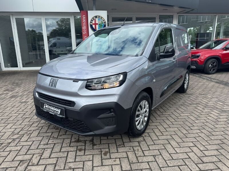 Grau Neu 2025 Fiat e-Doblò Van / Kleinbus | 28.903 € - Bild 1/4