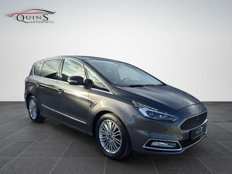 Grau Gebraucht 2017 Ford S-MAX Vignale Van / Kleinbus | 16.490 € (Teuer) - Bild 1/4