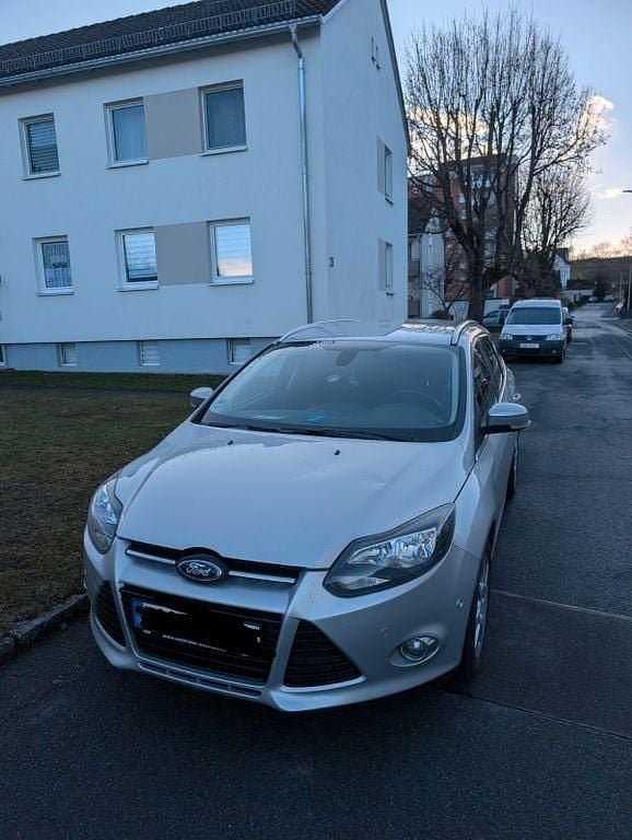 Gebraucht Ford Focus Titanium 125 PS (91 kW) 2011 Silber Limousine
