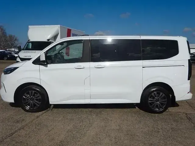 Gebraucht Ford Tourneo Custom Titanium 136 PS (100 kW) 2025 Andere Van